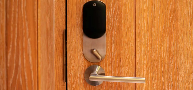 Automatic Locking Door Knob Castlemore